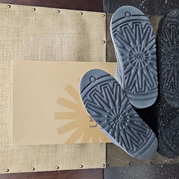 NEW KIDS UGG LATTICE CARDY CHARCOAL - Picture 4 of 4